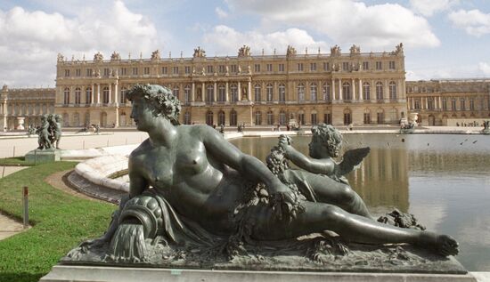 VERSAILLES 