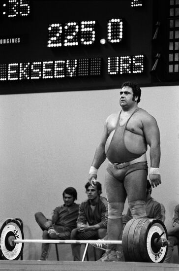 WEIGHTLIFTER АLEKSEYEV