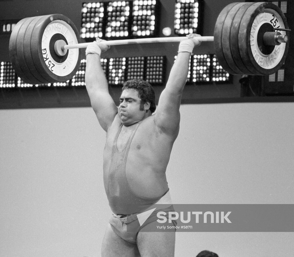 WEIGHTLIFTER ALEXEYEV 