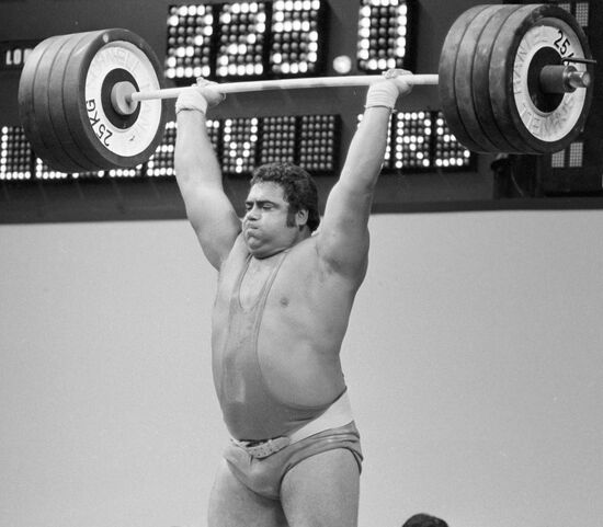 WEIGHTLIFTER ALEXEYEV 