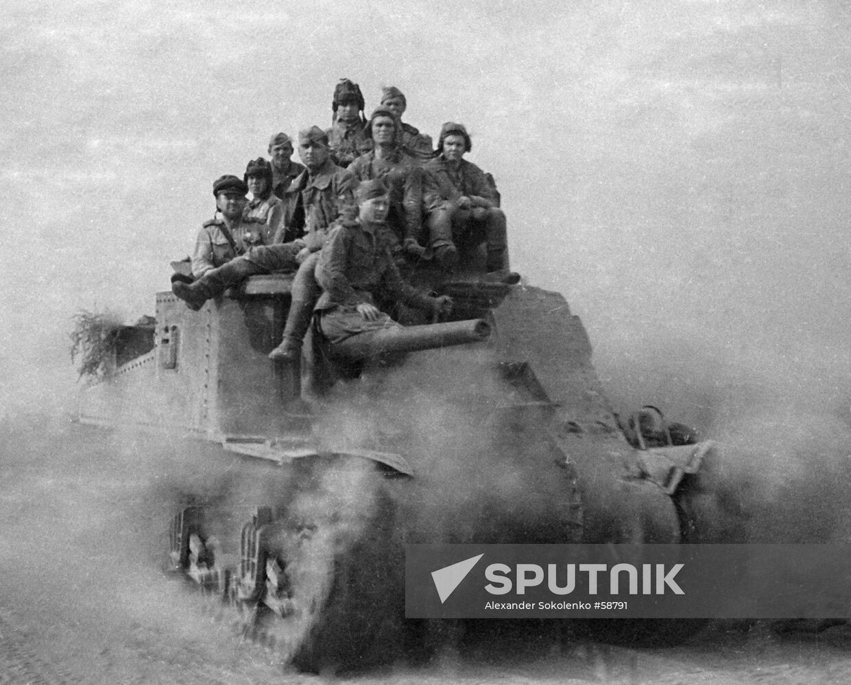 WW II TANK SOLDIERS DUST