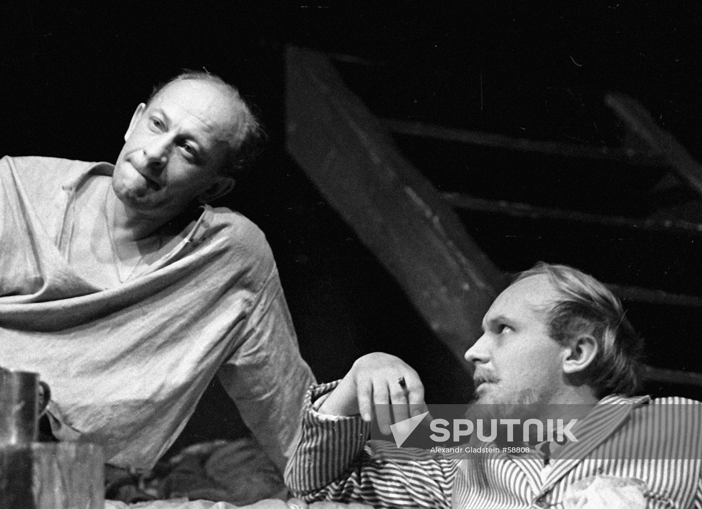 YEVSTIGNEYEV MYAGKOV PLAY "THE LOWER DEPTHS"