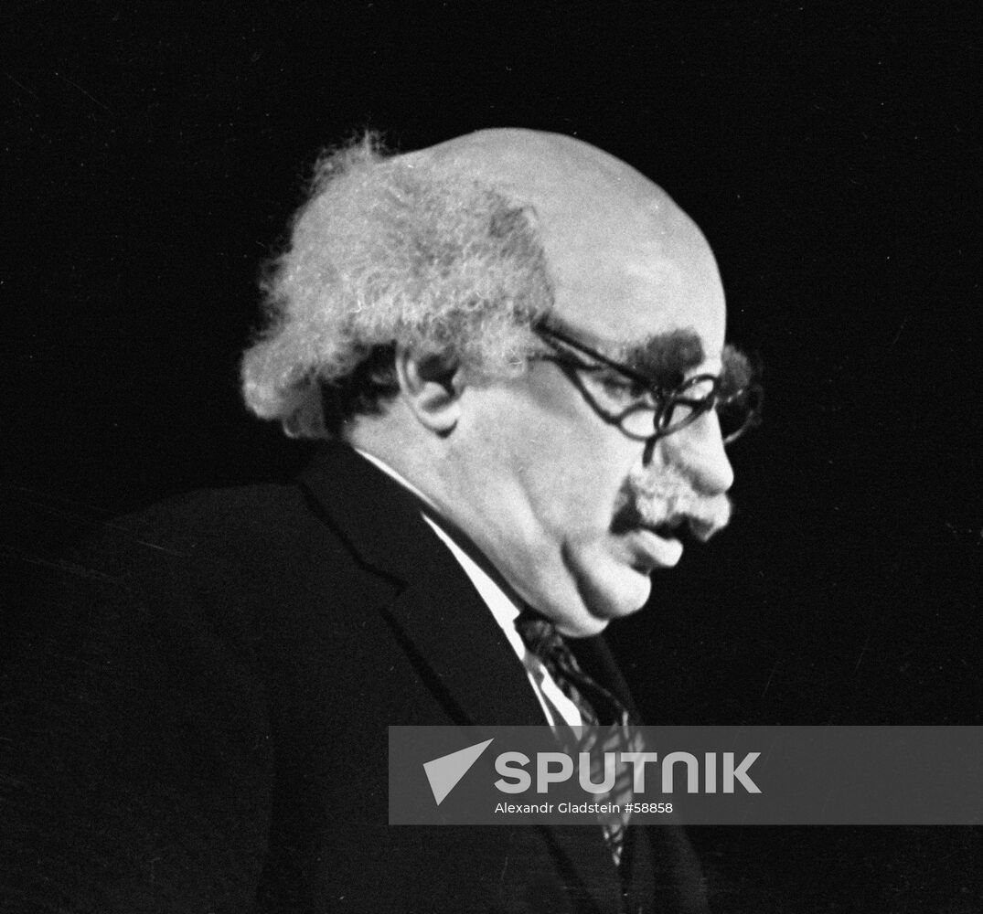 RAIKIN ACTOR "BEFORE THE EXAMS"