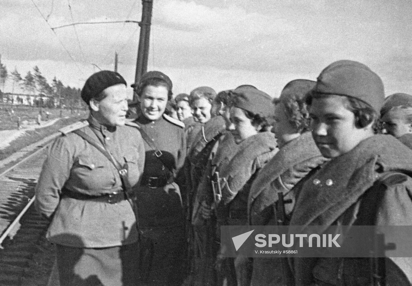 GIRLS DEPARTURE FRONT