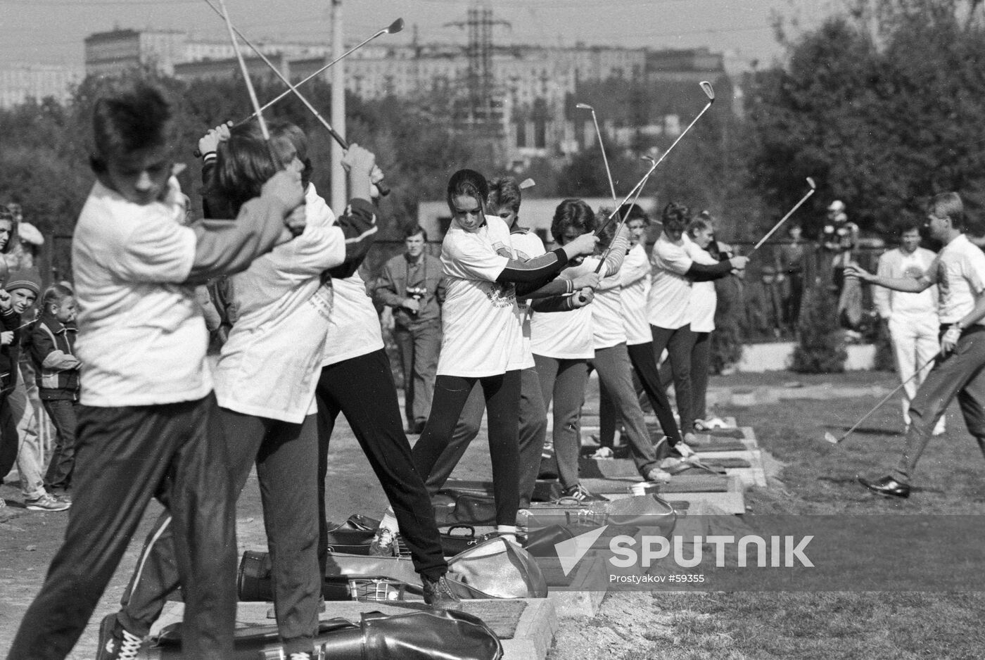 MOSCOW GOLF CLUB PRACTICING