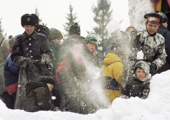 SHROVETIDE GAME  SNOWBALLING