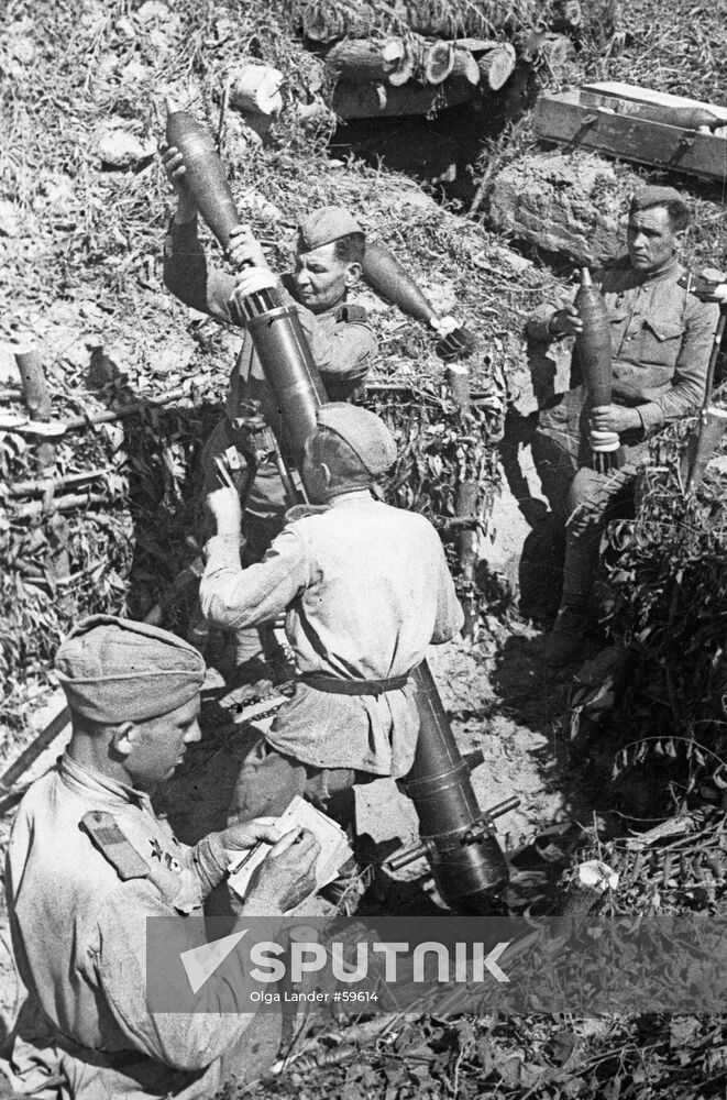 MORTAR GUNNER FIRE WWII