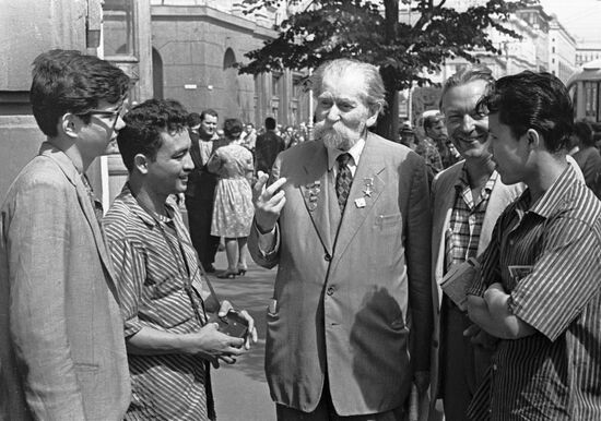 Skryabin talks to Indonesian students