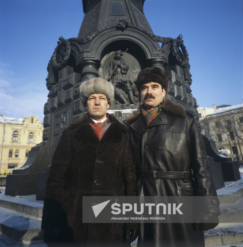 Cosmonauts Nikolay Rukavishnikov and Georgyi Ivanov