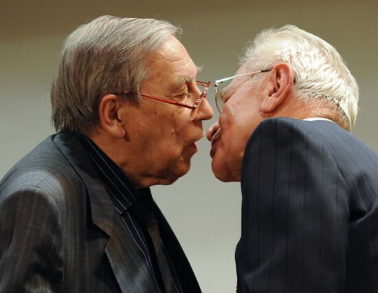 Yasen Zasursky, Mikhail Nenashev