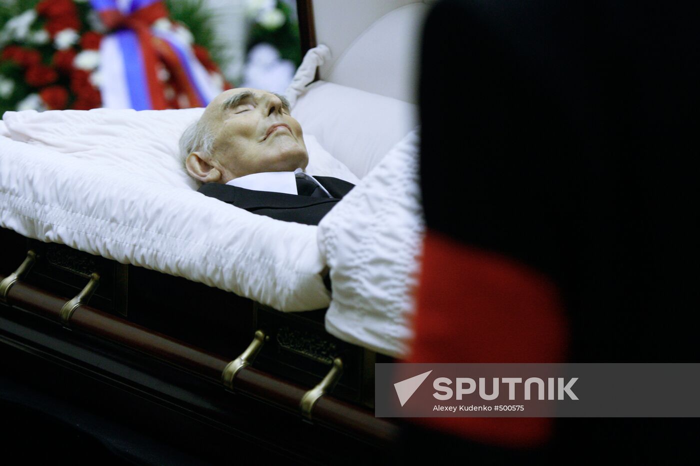 Funeral service for physicist Vitaly Ginzburg