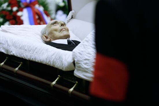 Funeral service for physicist Vitaly Ginzburg