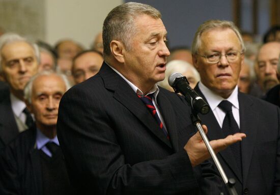 Vladimir Zhirinovsky and Yury Osipov attend funeral service
