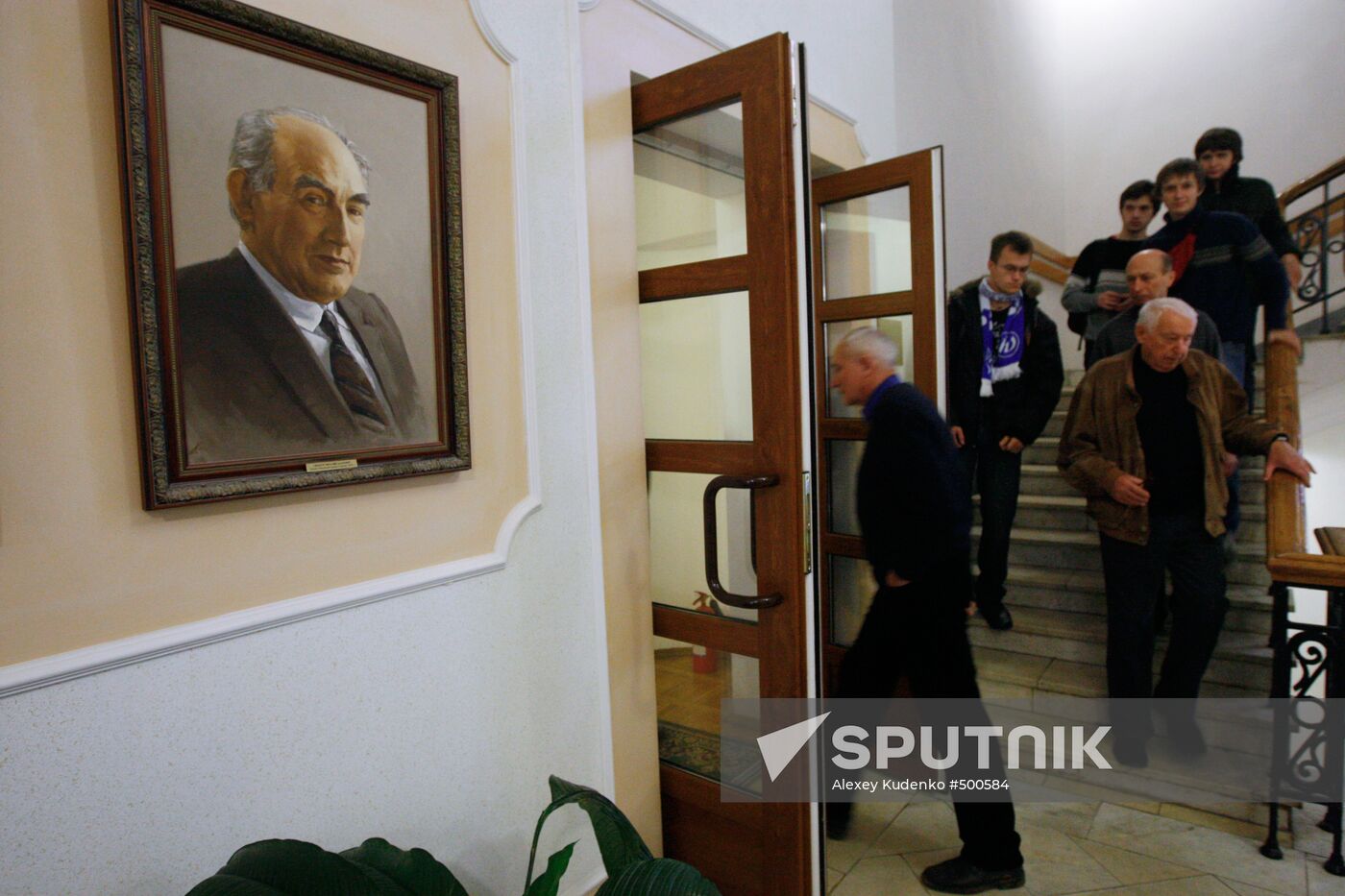 Funeral service for physicist Vitaly Ginzburg
