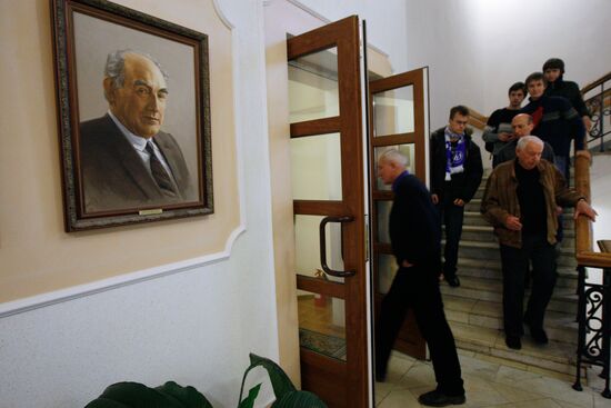 Funeral service for physicist Vitaly Ginzburg