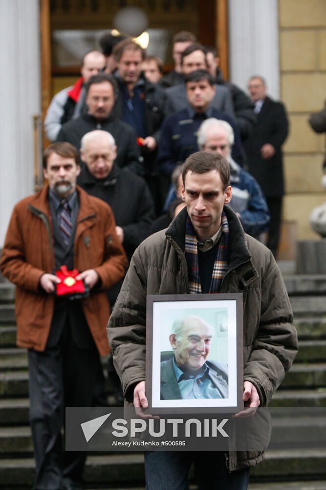 Funeral service for physicist Vitaly Ginzburg