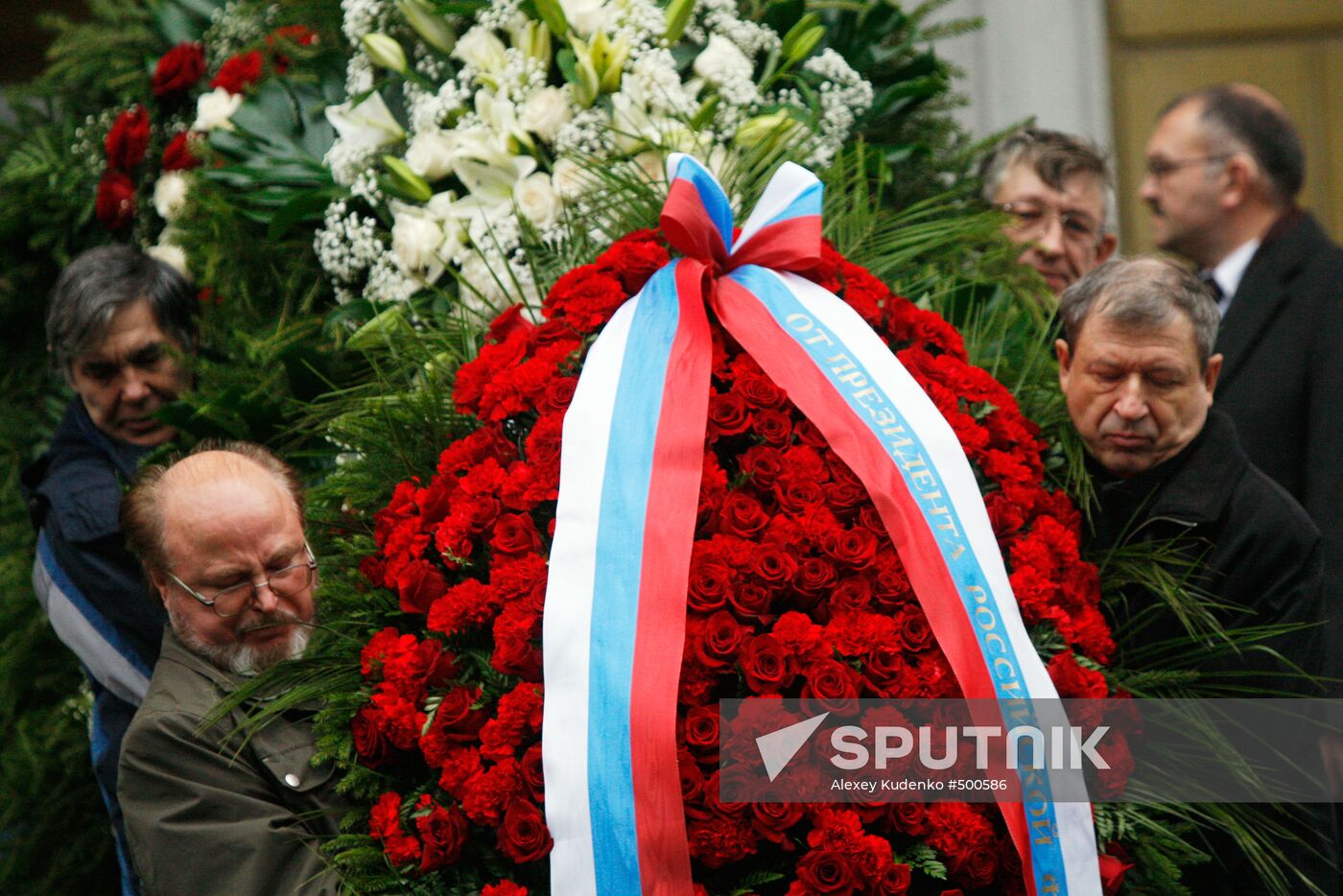 Funeral service for physicist Vitaly Ginzburg