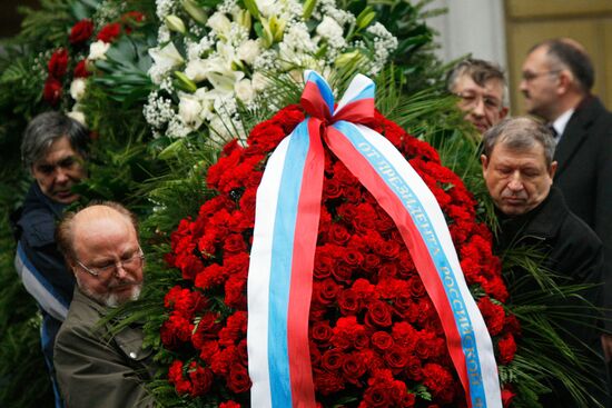 Funeral service for physicist Vitaly Ginzburg