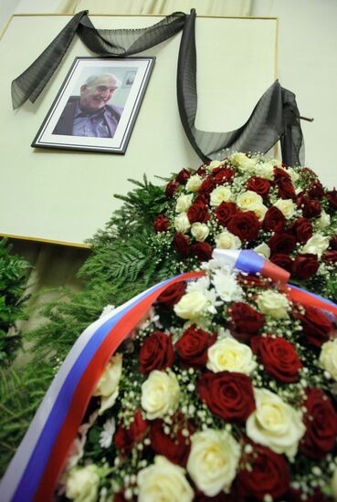 Funeral service for physicist Vitaly Ginzburg