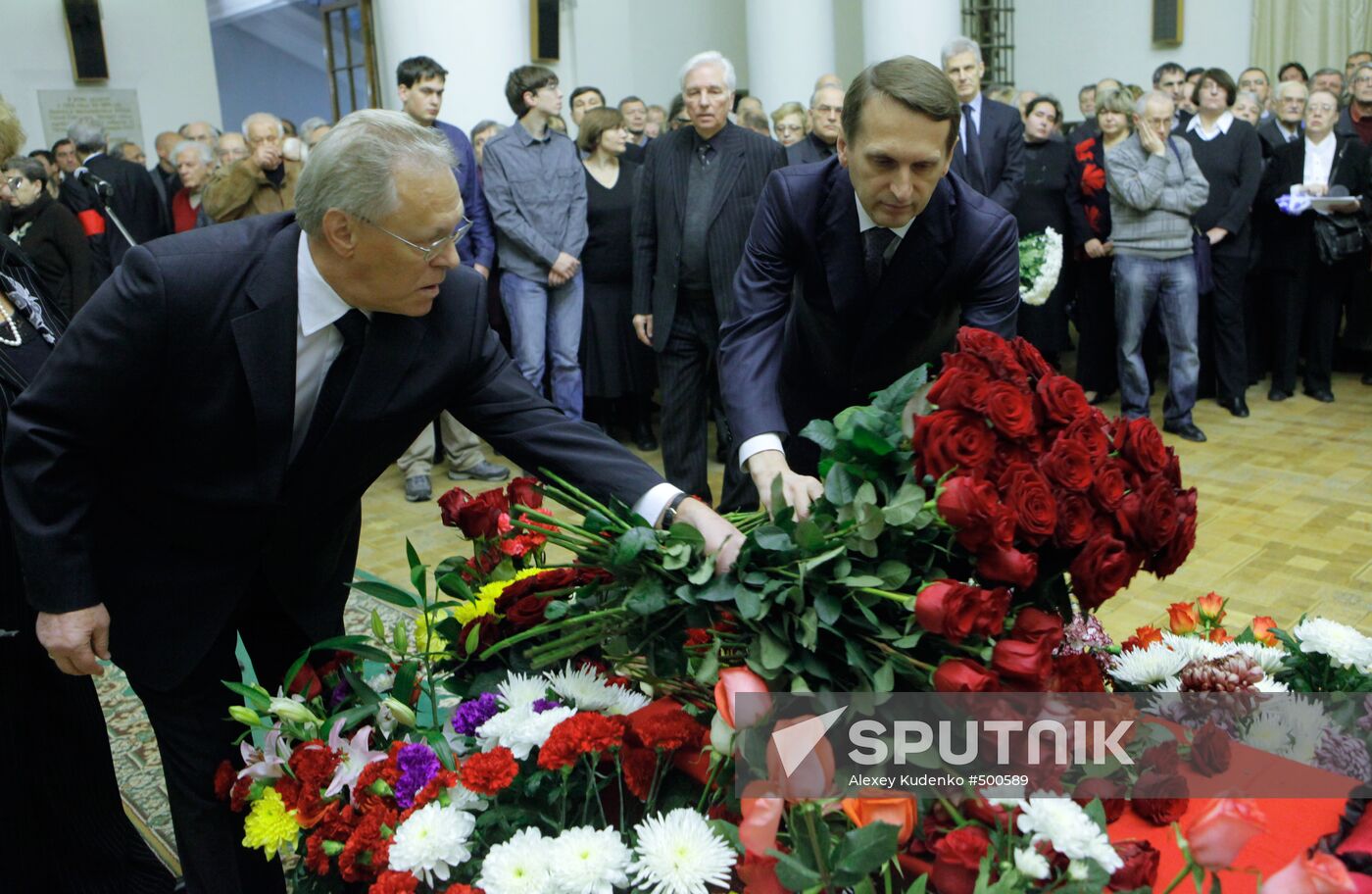Yury Osipov and Sergei Naryshkin attend funeral service