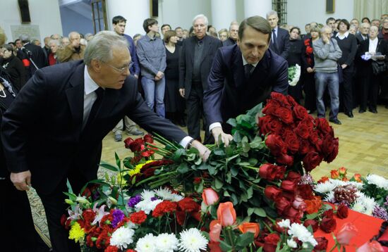 Yury Osipov and Sergei Naryshkin attend funeral service