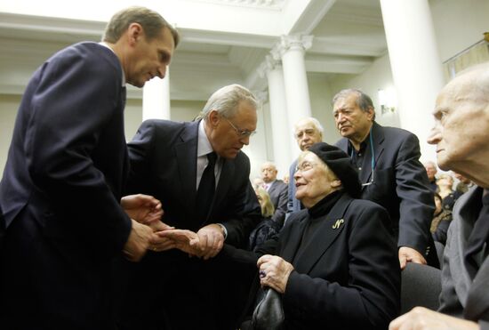 Funeral service for physicist Vitaly Ginzburg