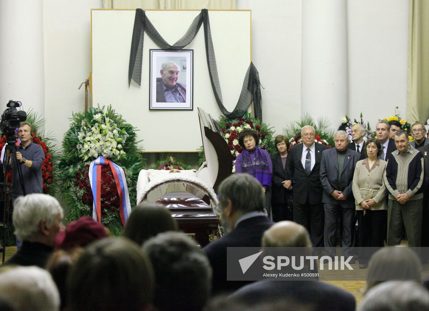 Funeral service for physicist Vitaly Ginzburg