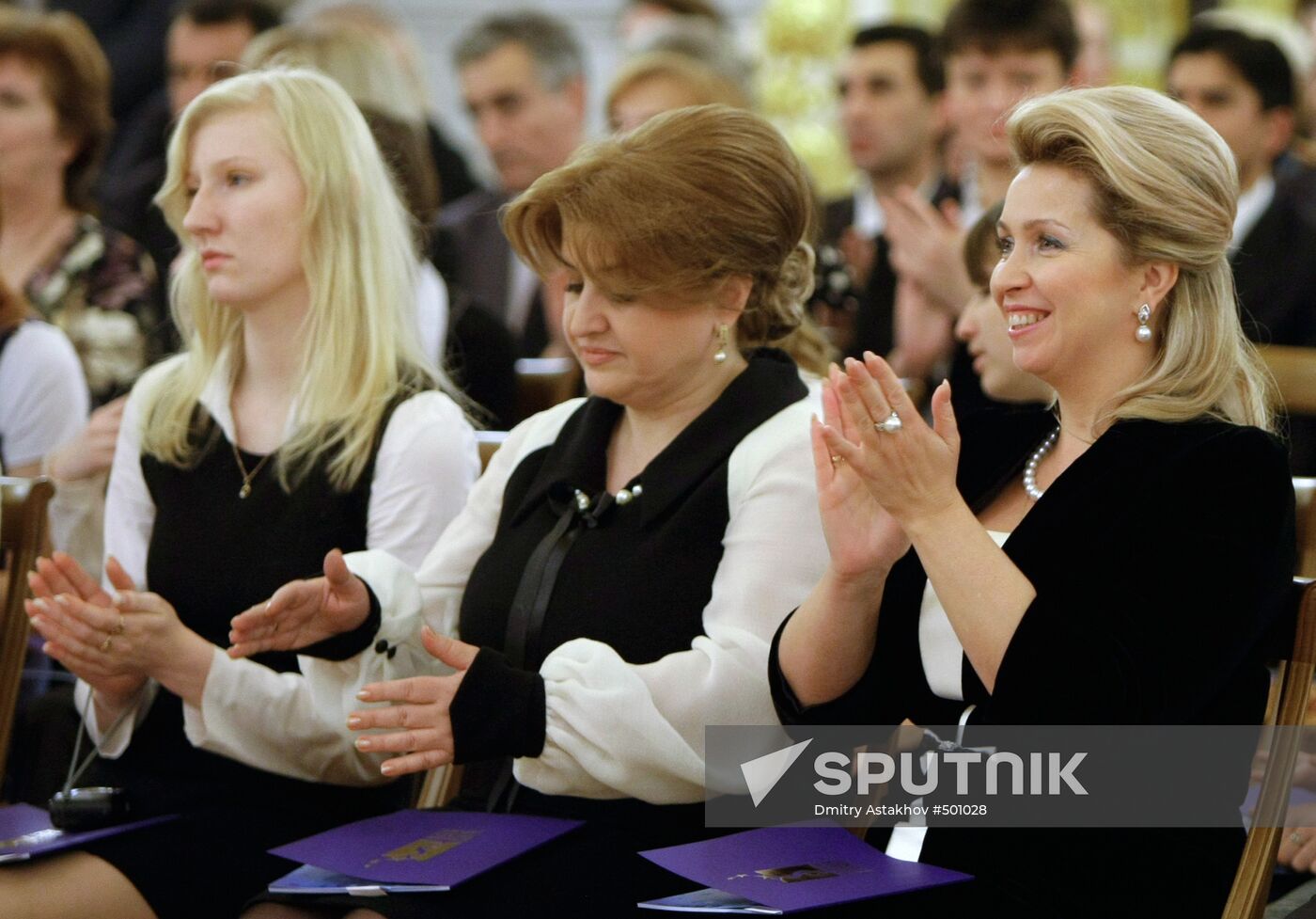 Russian, Armenian First Ladies meet