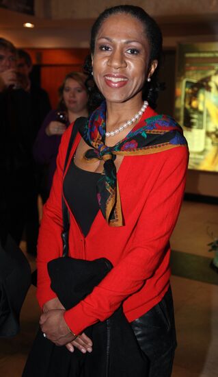 Yelena Khanga attends Vivat Anna! movie premiere