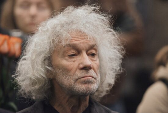 Alexander Lenkov attends funeral service