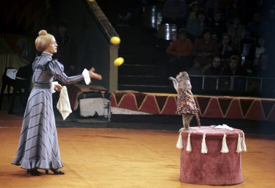 Trainer Svetlana Krachinova with monkey