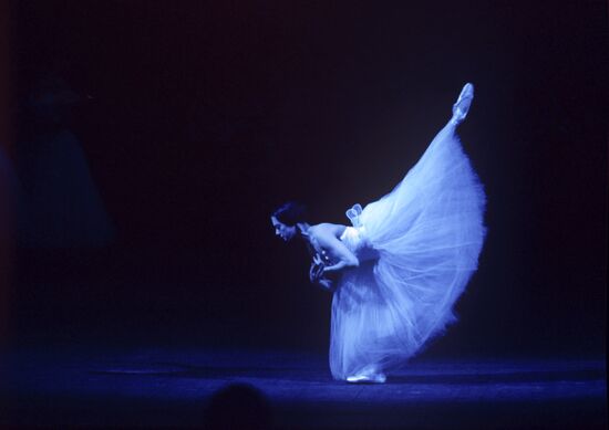 Yekaterina Maksimova performing on stage