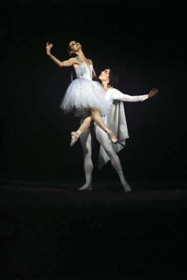 Natalya Chekhovskaya and Vasily Polushin performing on stage