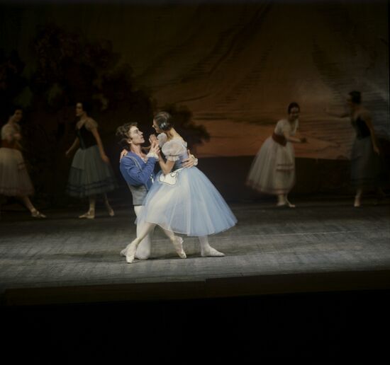 Natalya Chekhovskaya and Vasily Polushin performing on stage