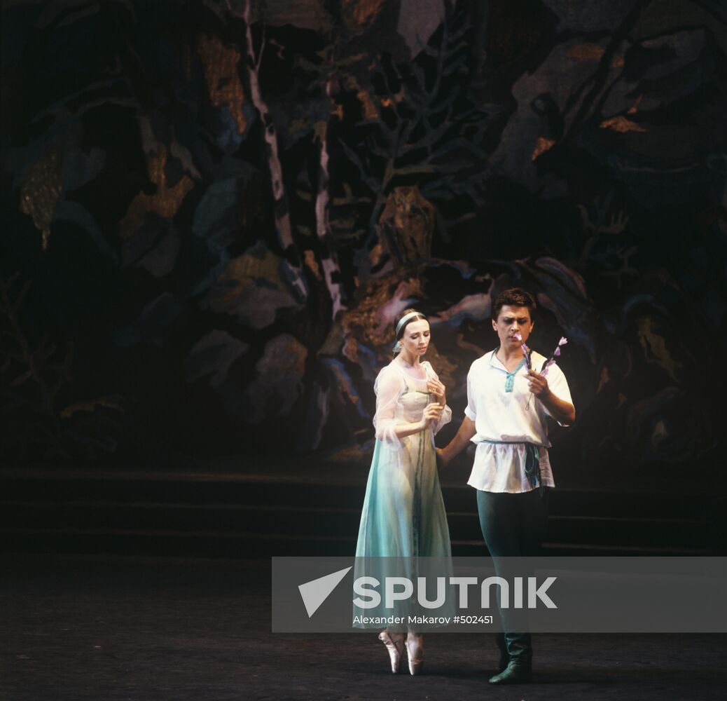 Lyudmila Semenyaka and Nikolai Dorokhov performing on stage