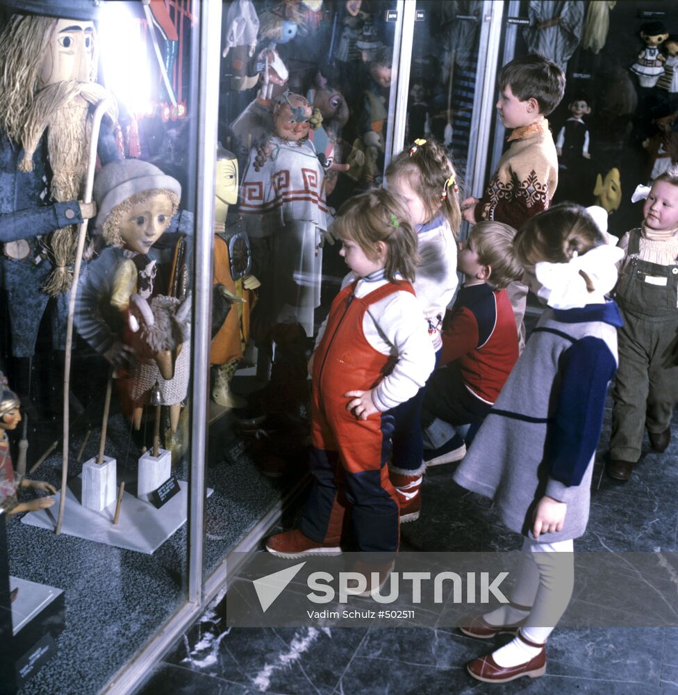 Young visitors at Theater Puppets Museum