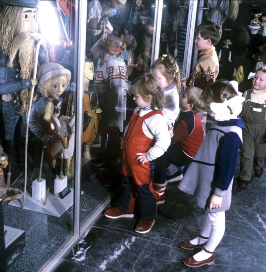 Young visitors at Theater Puppets Museum