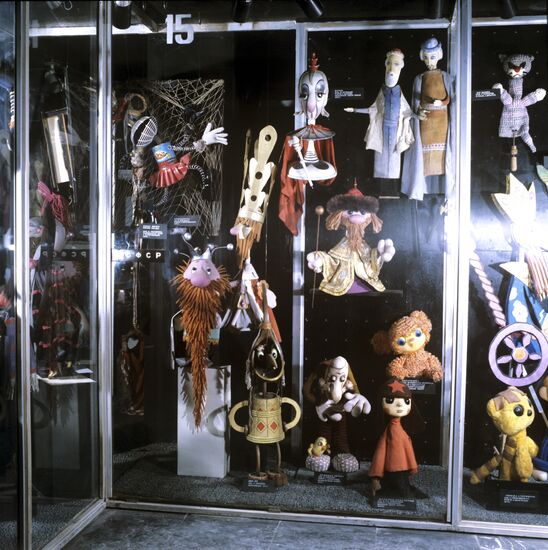 Stand with U.S. dolls