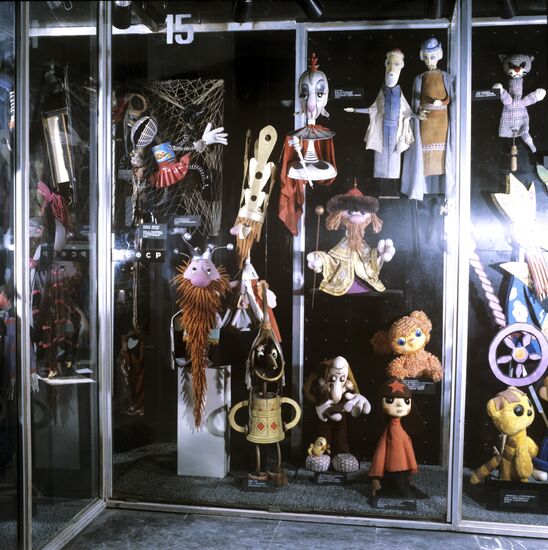 Stand with U.S. dolls