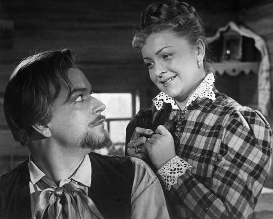 Actors Vladimir Druzhnikov and Lyudmila Tselikovskaya