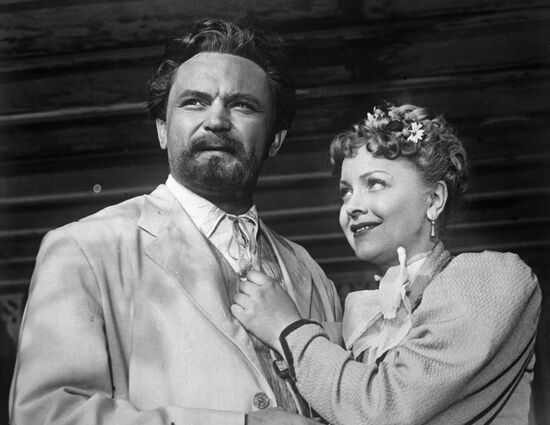 Actors Sergei Bondarchuk and Lyudmila Tselikovskaya