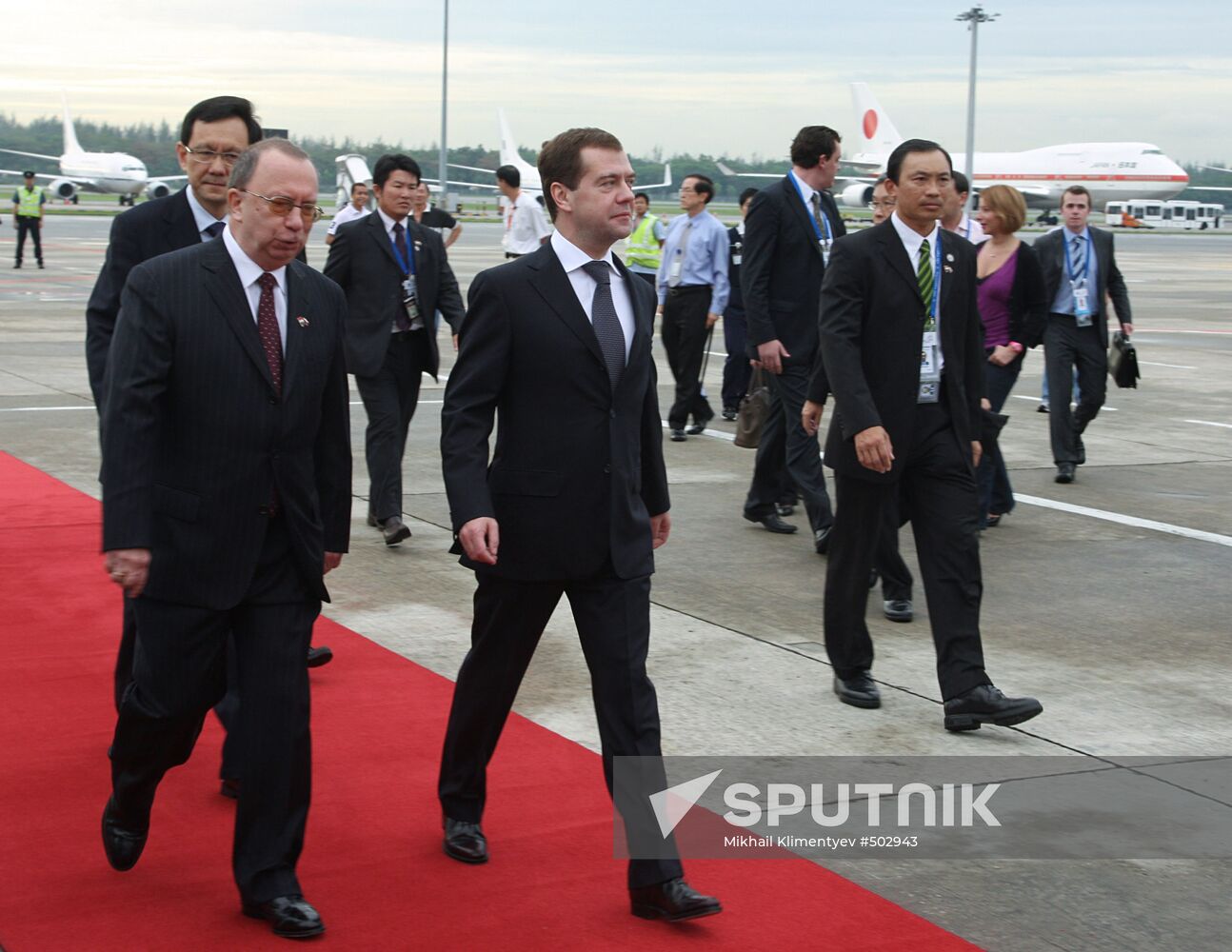 Dmitry Medvedev arrives for APEC summit in Singapore