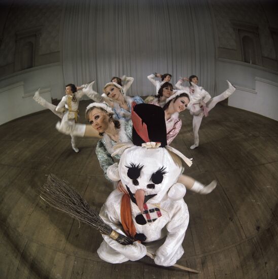 Souvenir dance group