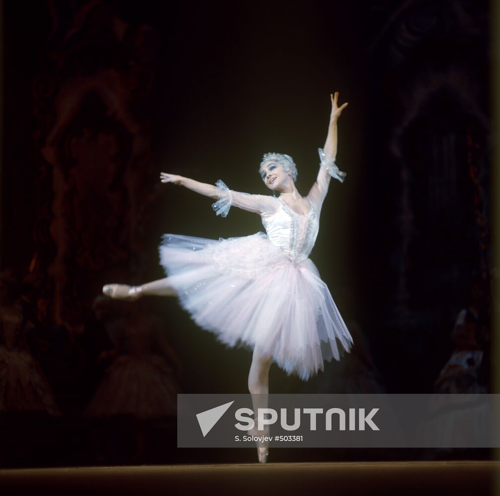 Ballerina Yekaterina Maksimova performing on stage