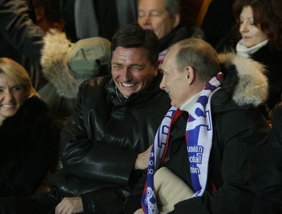 Russian, Slovenian PMs attend Russia vs. Slovenia football match