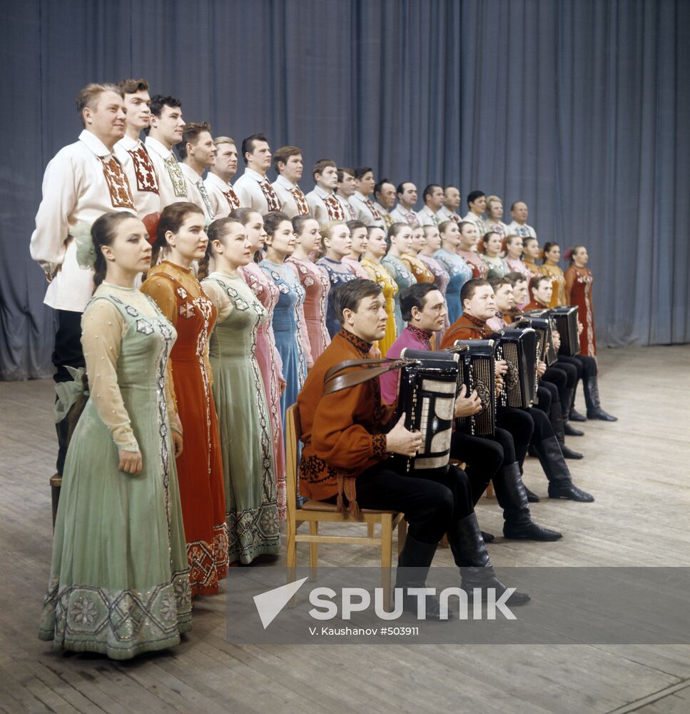 Singers and musicians of Ural State Russian Folk Choir