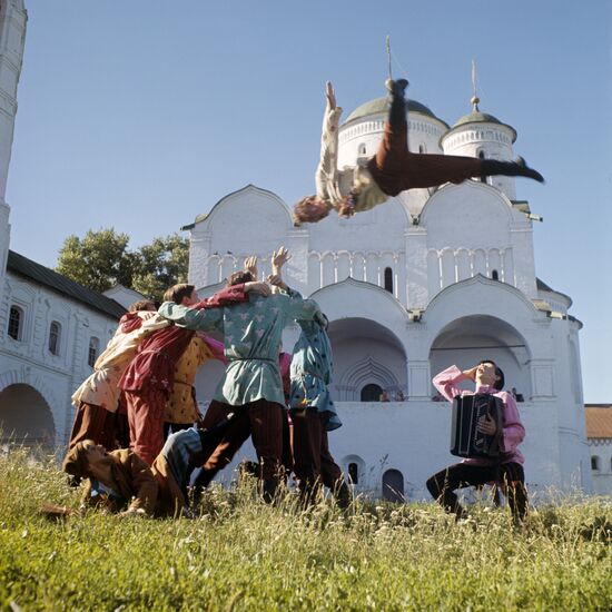 Performance by Pyatnitsky Choir dance team
