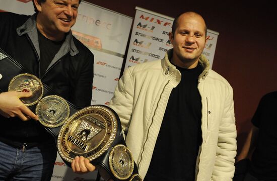 Wrestler Fyodor Yemelyanenko arrives in Moscow