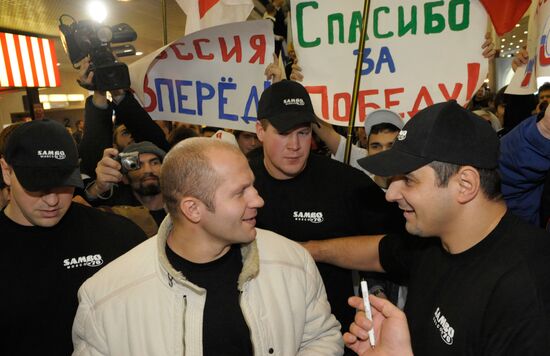 Wrestler Fyodor Yemelyanenko arrives in Moscow