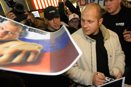 Wrestler Fyodor Yemelyanenko arrives in Moscow